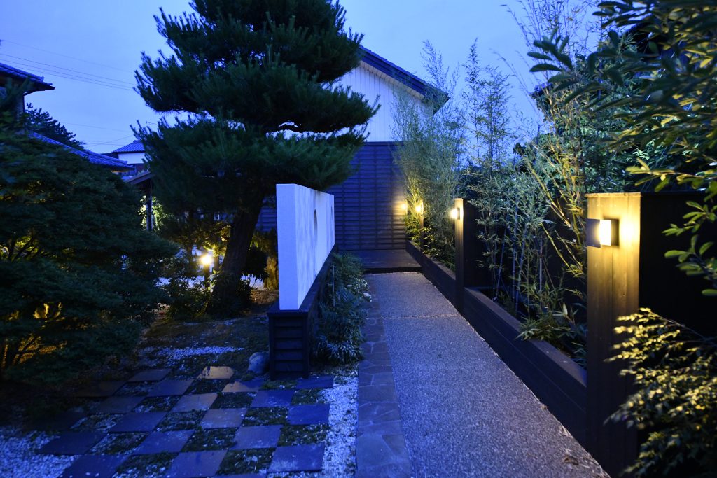 ライトアップによる外構のクオリティアップ事例 エクステリア照明でより美しい外構