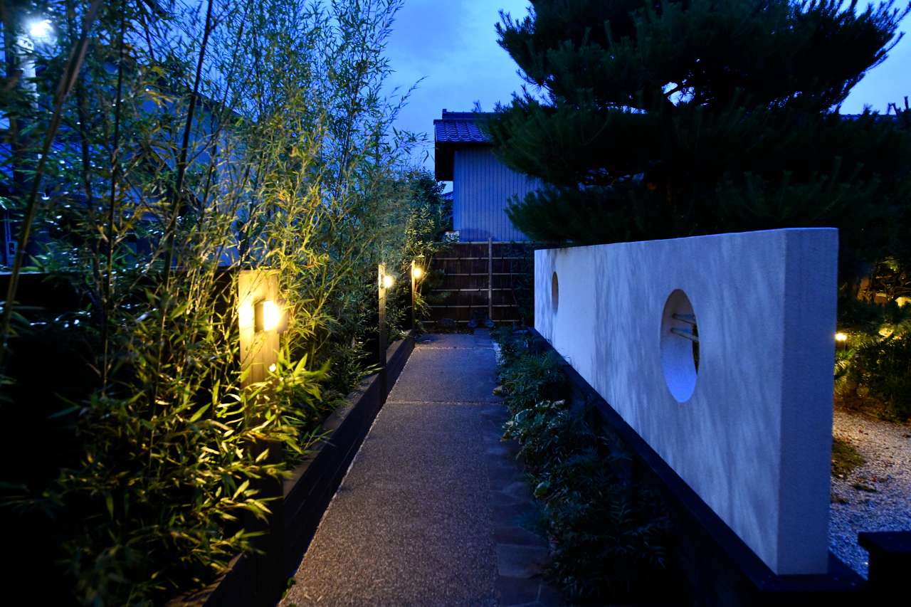 純和風な庭園の設計・デザイン。既存のお庭を大幅にリフォームして匠による外構・庭制作！